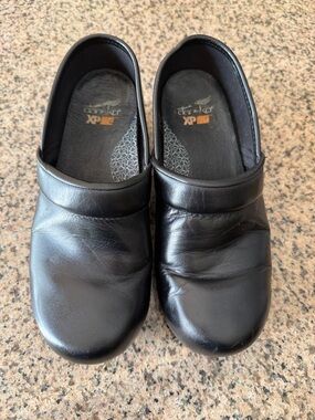 Dansko XP Pro Black Leather Clogs size 37